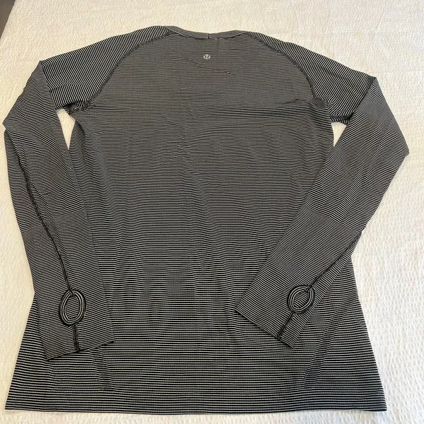 Lululemon black and white stripped swiftly tech long sleeve 12 women - Image 5