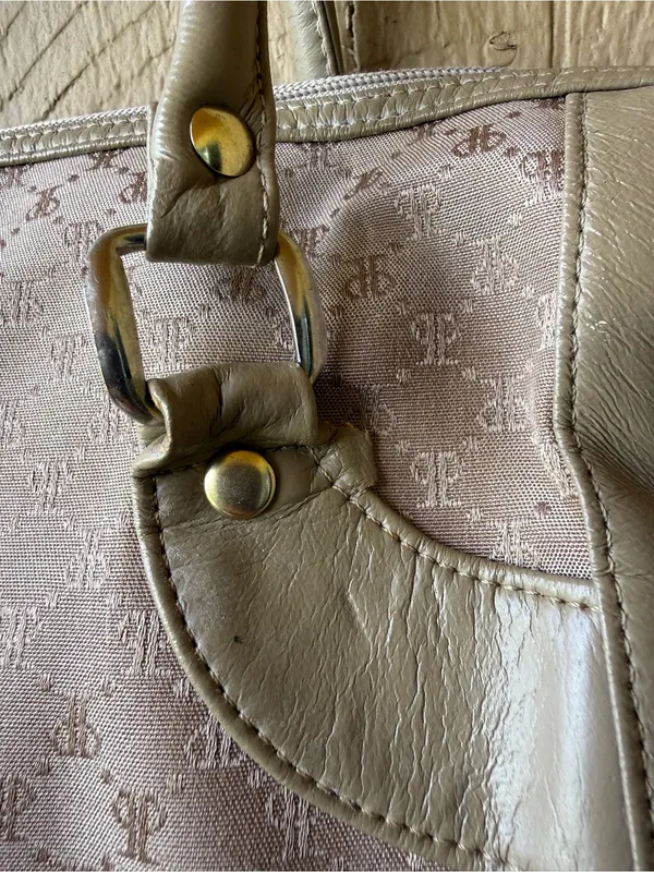 Beautiful VTG Paco Paris satchel bag in a neutral taupe - Image 2