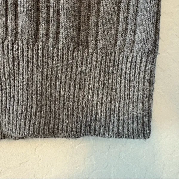 Hollister Y2K dark gray long sleeve hooded cable knit deep v-neck sweater small - Image 6