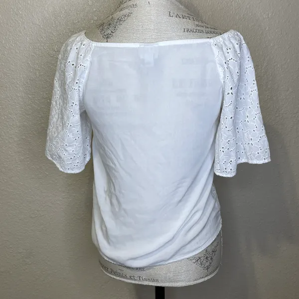 A New Day Short Sleeve Eyelet Button Detail Top White Size Small - Image 6