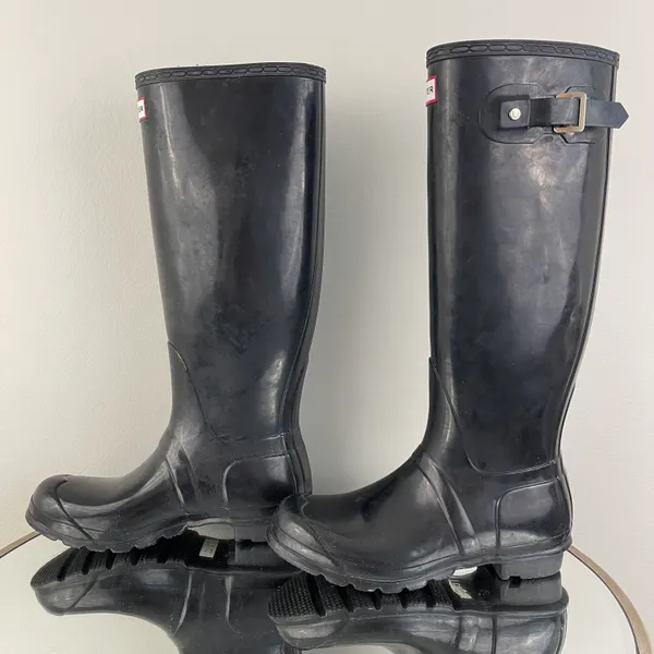 Hunter Original Tall Black Gloss Adjustable Knee High Rain Boots - Image 11