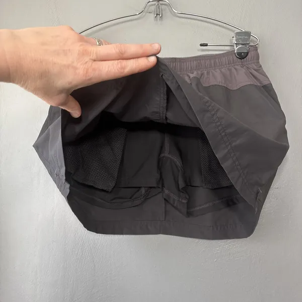 Columbia Skort Size Medium Gray Hiking Active Nylon Mini Skirt Gorpcore Outdoors - Image 3