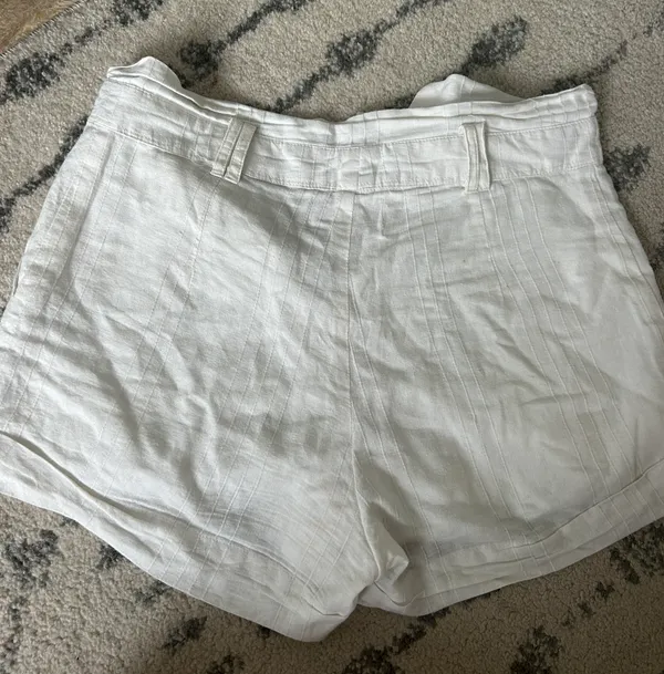 White Shorts - Image 4