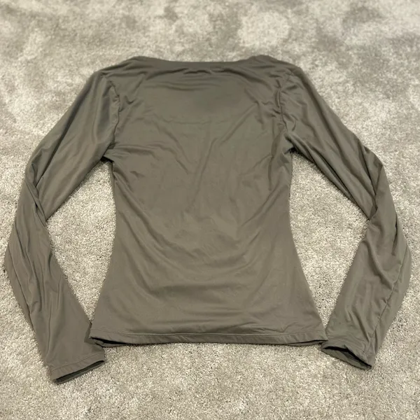 Pumiey Chic Gray Long Sleeve Women's Top Size Small Like New - Image 4