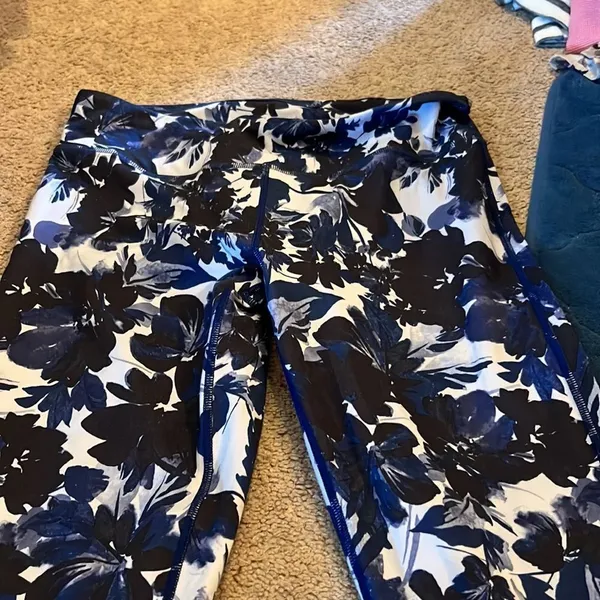 Fabletics‎ cropped leggings M - Image 3