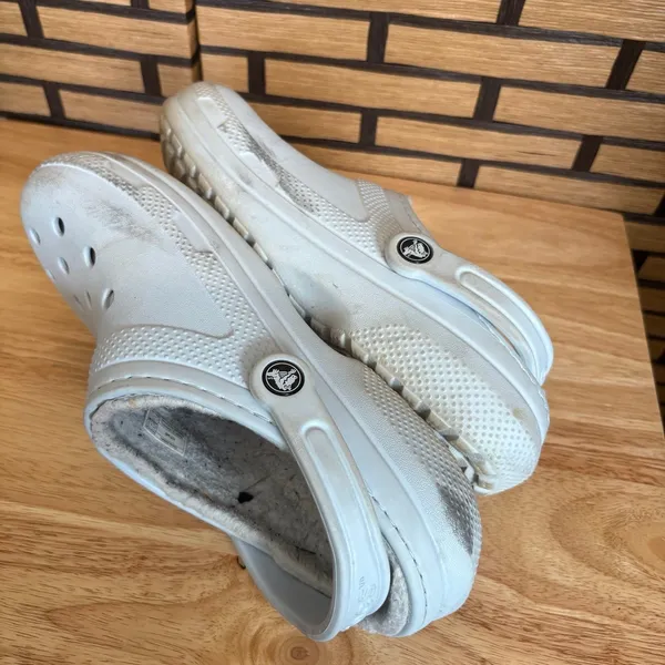Crocs Light Blue Fur Lined Clogs W9/M7‎ - Image 4