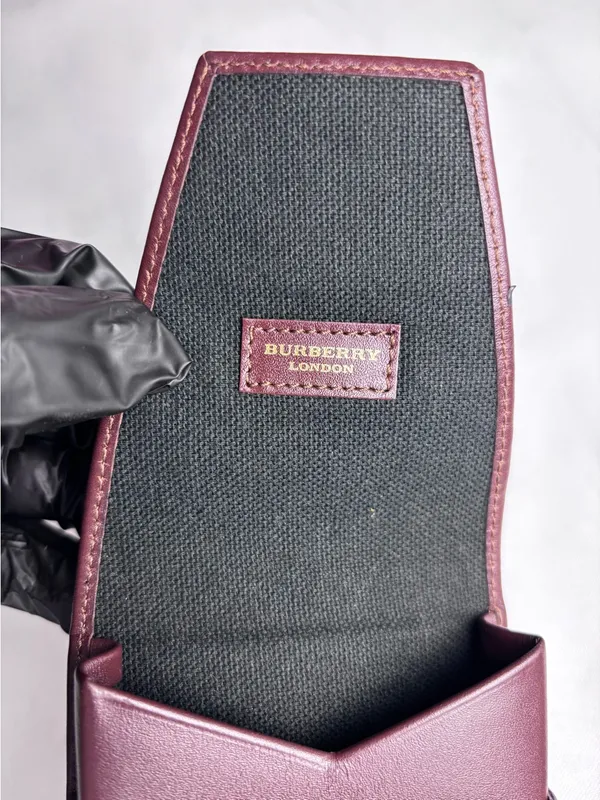 Authentic Burberry London Nova Check Burgundy Leather Case Made in Italy vintage - Image 6