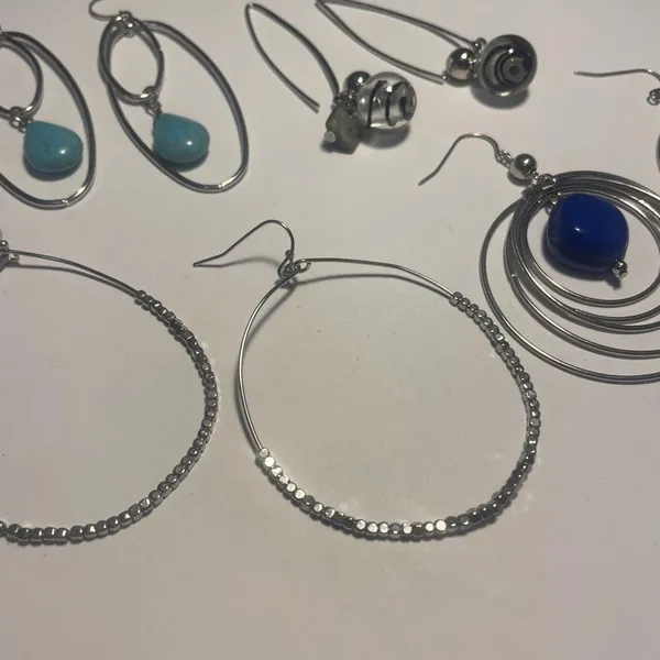 Women’s Lot Of 4 Silver Tone Dangle Costume Earrings Pierced Beaded Mix - Image 3