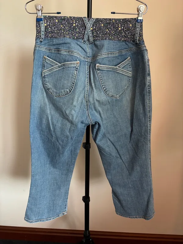 Old Navy Light Blue Cropped Jeans with Floral Stretch Waistband - Image 3