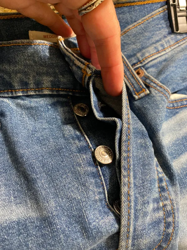 Levi's Size 28 - Image 6