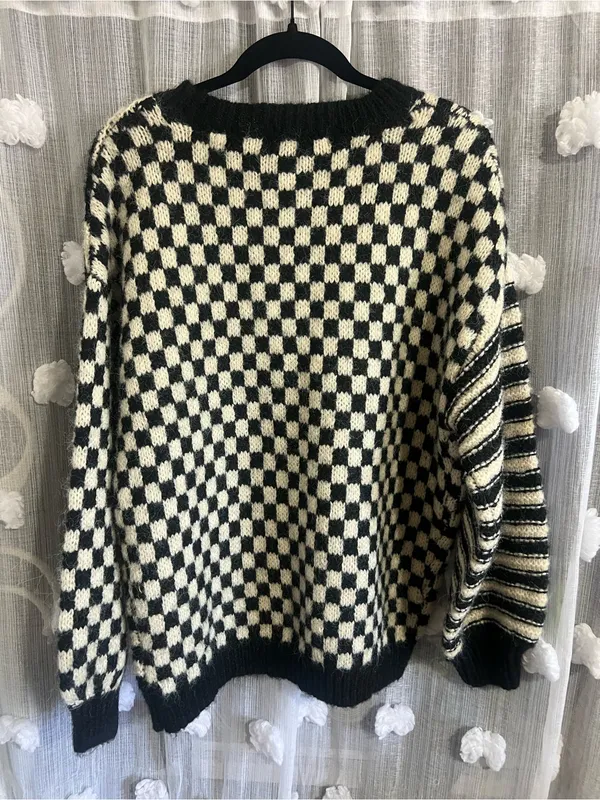 Stitch + Feather Black and Cream Patterned Women's Sweater Size L - Image 2