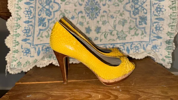 Moda Yellow Faux Snakeskin Heels - Image 3
