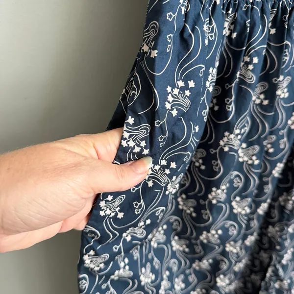 J. Crew Short-Sleeve Smocked Dress in Starry Swirl Navy Size Small - Image 5