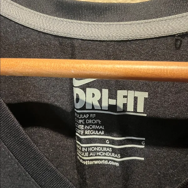 Nike DriFit Women’s V Neck Shirt Size Large - Image 3
