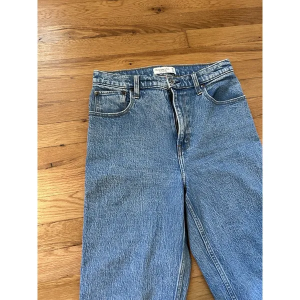 Abercrombie & Fitch Ultra High Rise 90s Straight Jeans Size 28/6S Medium Wash - Image 4