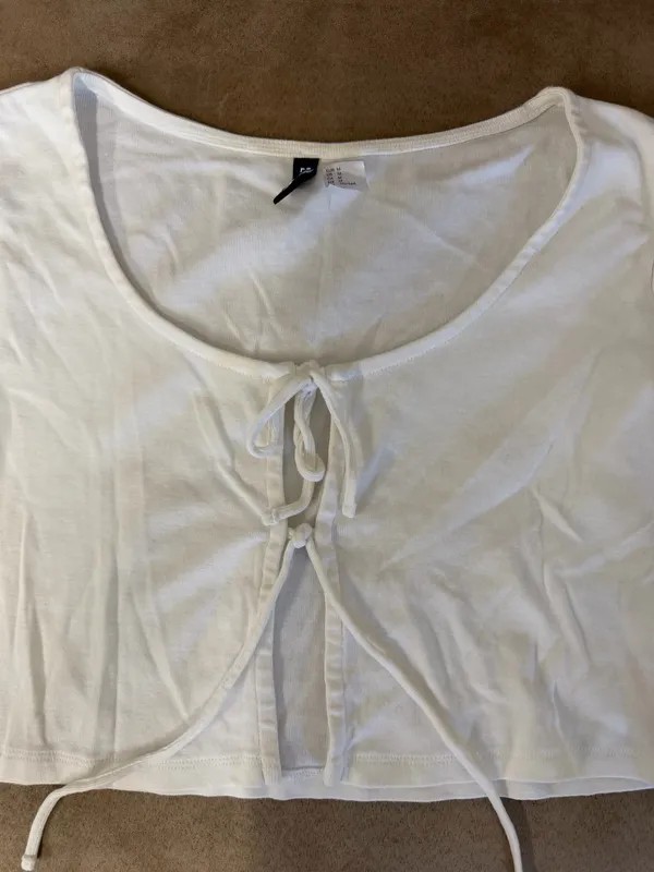 H&M White Tie Front Crop Top - Image 2