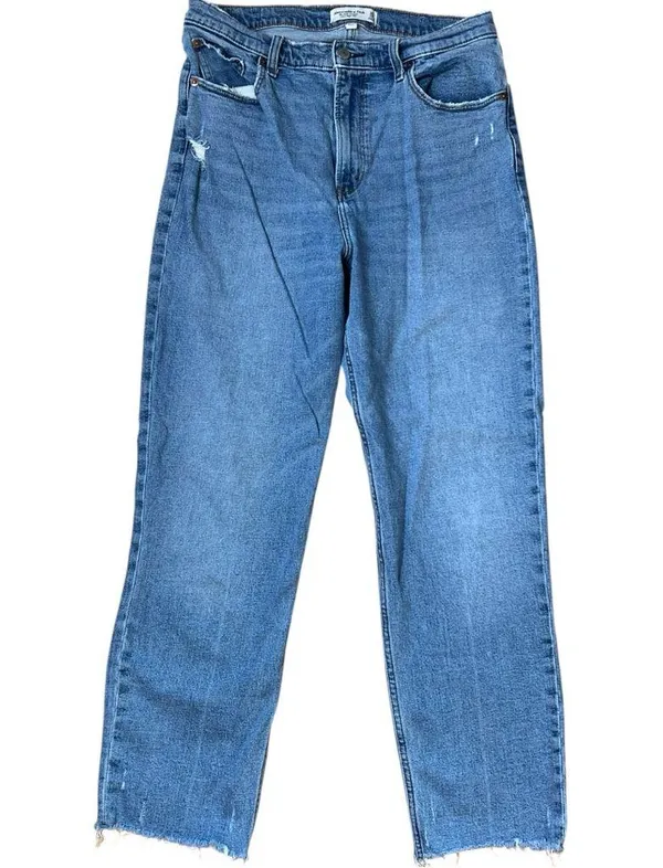 Abercrombie and Fitch Ankle Straight Ultra High Rise, distressed raw hem - Image 5
