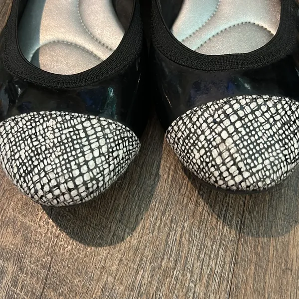 Kelly &‎ Katie Weslyne Black with Black &White Toe/Heel Ballet Flat Shoes 9 - Image 2