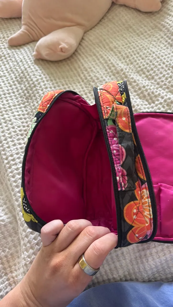 Vera Bradley travel case - Image 3