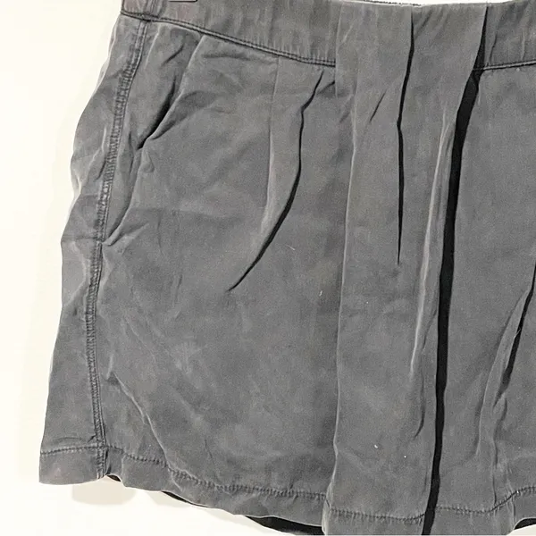 Lululemon‎ Womens Size 4 Black Solid Pull On Pleat Front Tencel Keepsake Shorts - Image 2