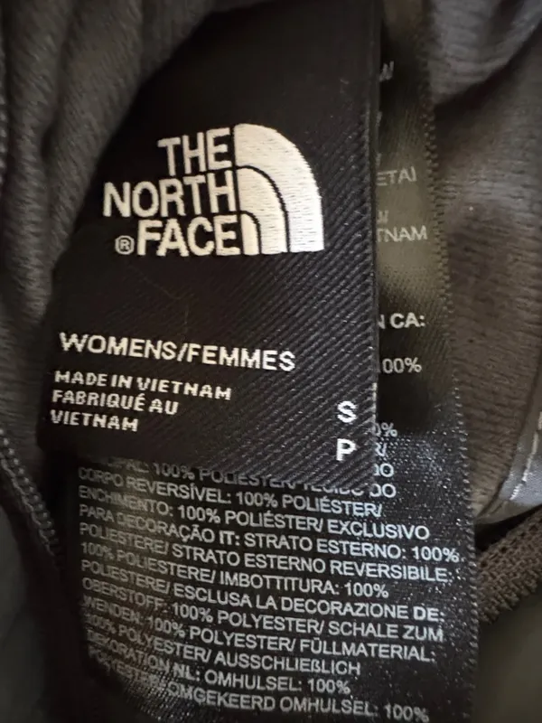 The North Face Women's Reversible Quilted Puffer‎ Vest - Charcoal Small - Image 5