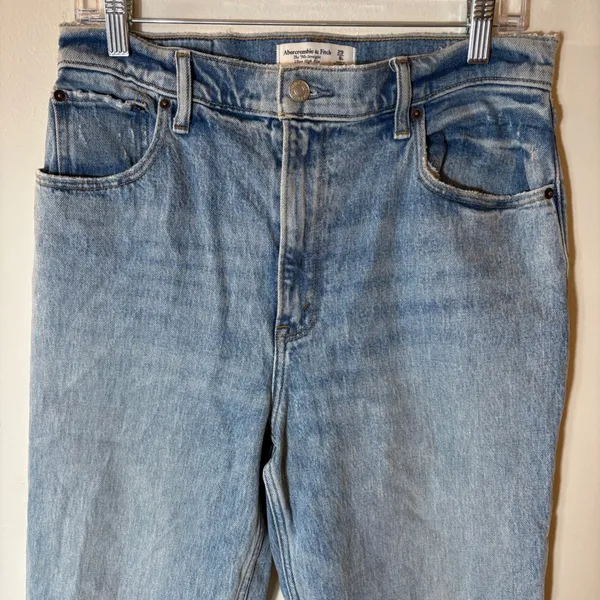 Abercrombie & Fitch '90s Straight Ultra High Rise‎ Jeans Size 29R Light Wash - Image 2