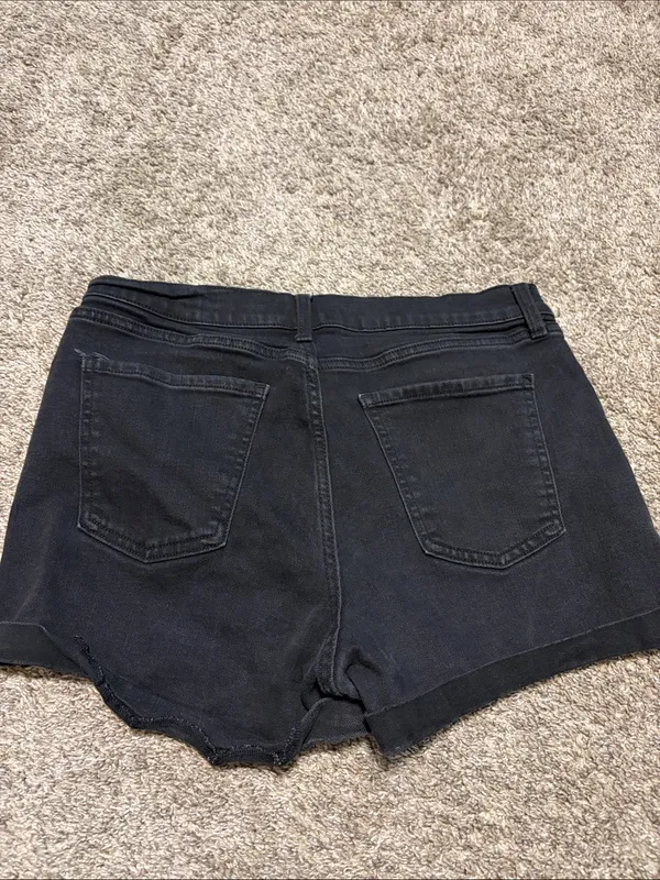 Old Navy Women’s Black Mid Rise 3” Denim Shorts‎ Size 8 - Image 5