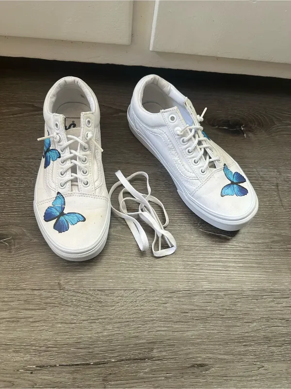 Vans White Low-Top Sneakers with Blue Accent - Image 7
