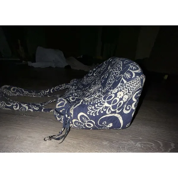 Vera Bradley Navy And White Floral Print Twirly Bird Pattern Zip Up Tote Bag - Image 6