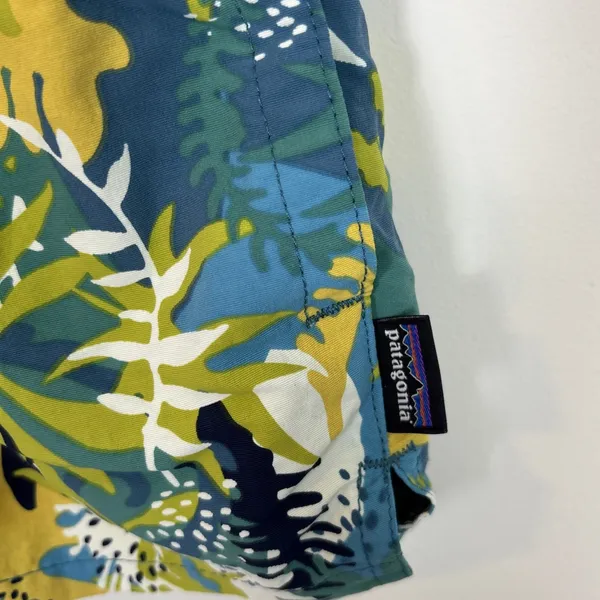 Patagonia Shorts‎ Womens Sz XS Tropical Leaf All Over Athletic Nylon 2" Inseam - Image 4