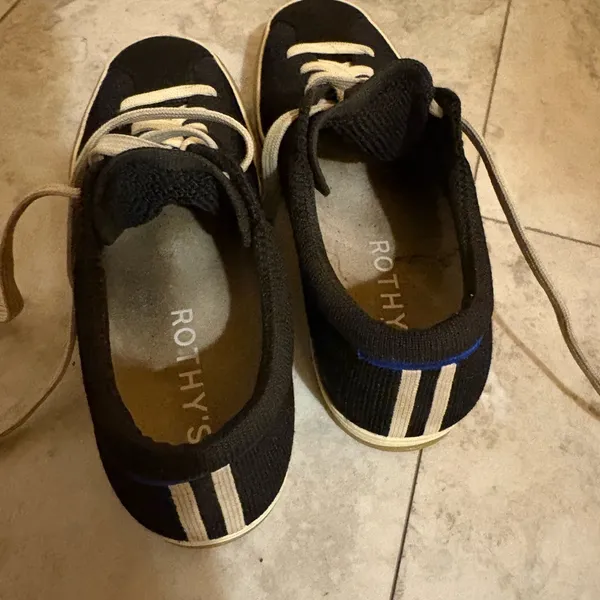 Rothy’s The Lace-Up Sneakers in Black - Image 14