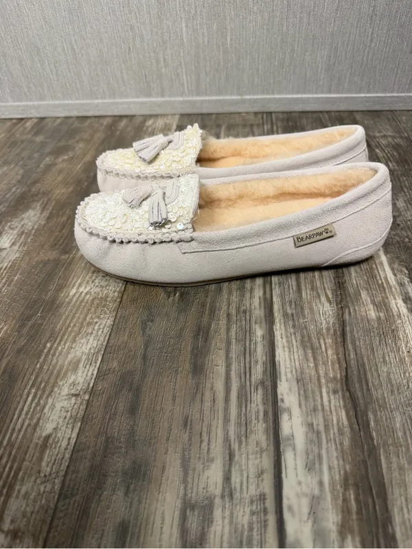 BearPaw Women’s Cream Tassel Moccasin Slipper Size 9 - Image 4