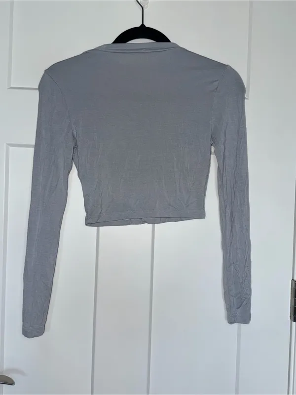 Gray Fitted Long Sleeve Crop - Image 2