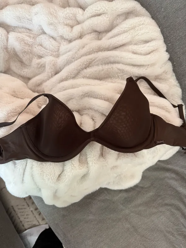 SKIMS Weightless Scoop Bra - Image 4