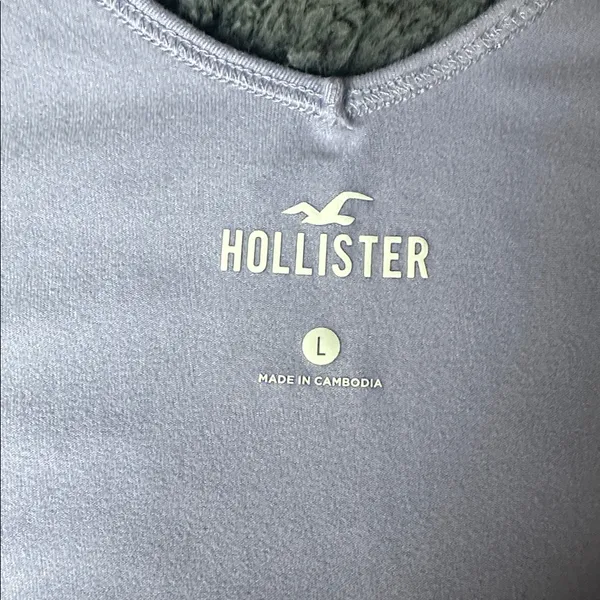 Hollister size large light purple v neck cropped tank - Image 3