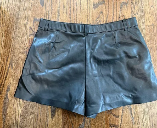 Zara black faux leather flat front shorts with pockets size XL 1612 NWOT - Image 3