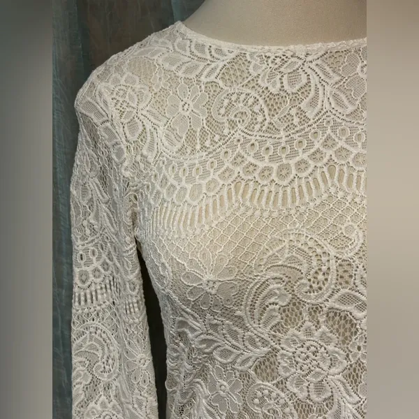 Maurice’s Elegant White Lace Top - Image 2