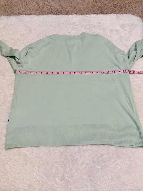 5/$30 🎈 Gap medium mint green v neck sweater - Image 5