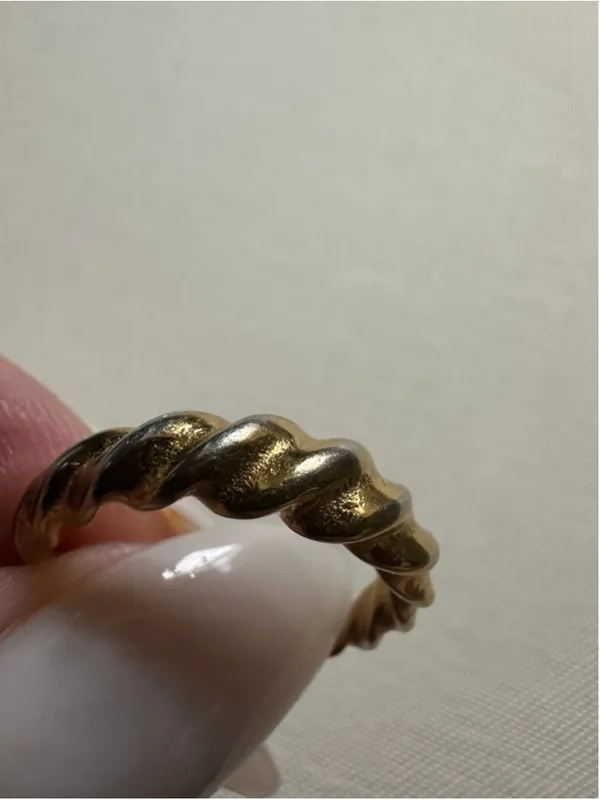 Hey Harper Dove Gold Tone Twisted Band Ring - Size 6 - Image 4