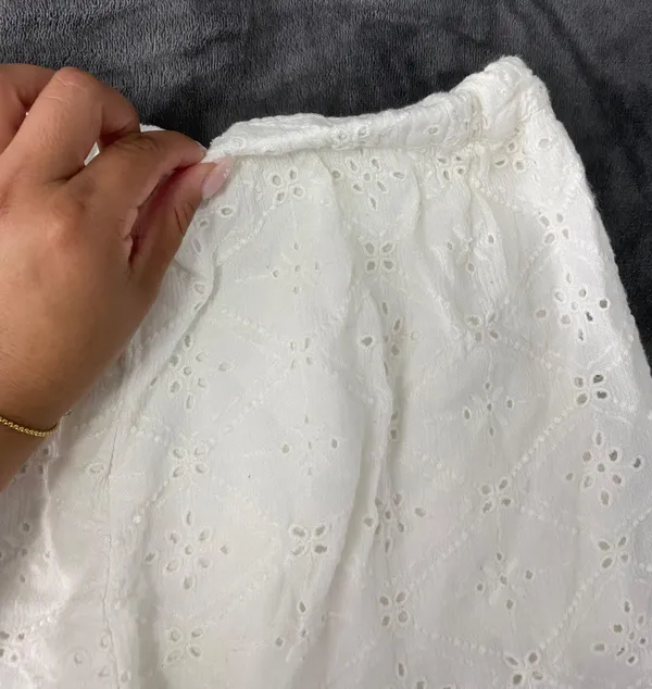Hollister Eyelet Creme Shorts - Image 8