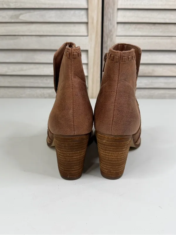 ZIGI SOHO Women's "Halyn" Brown Western Whipstitch Pointed Toe Ankle Boots-8 - Image 5
