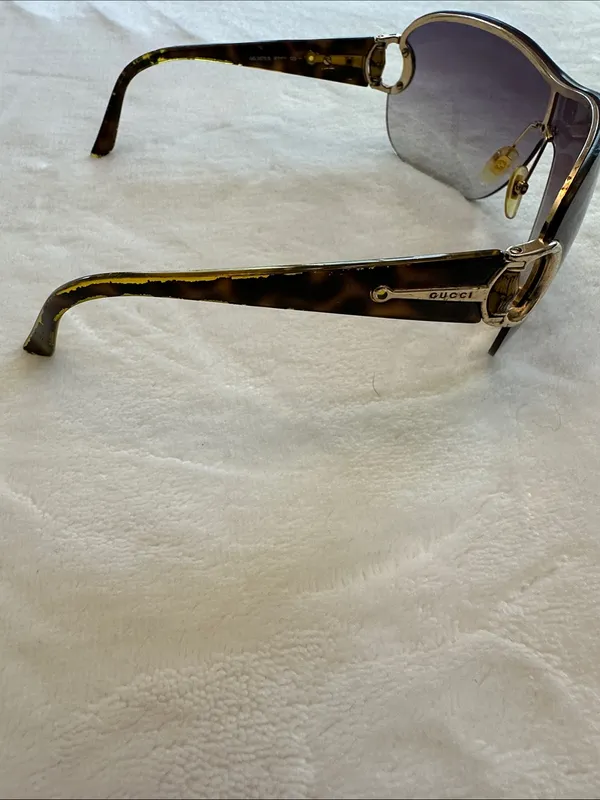 Gucci Women's Shield Sunglasses in Purple Gradient with Gold Accents- GG 2875/S - Image 3