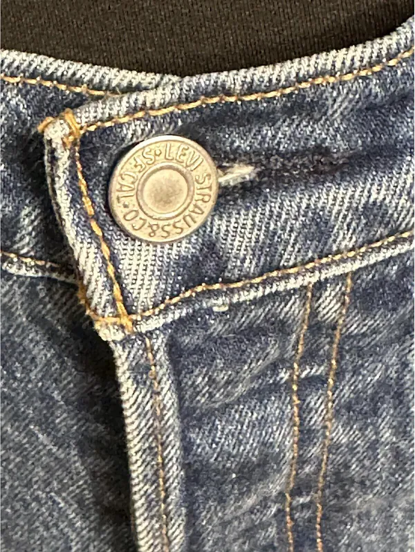 Levi's Wedgie Short medium wash cuffed denim jean short Size 27 coastal cowgirl - Image 3