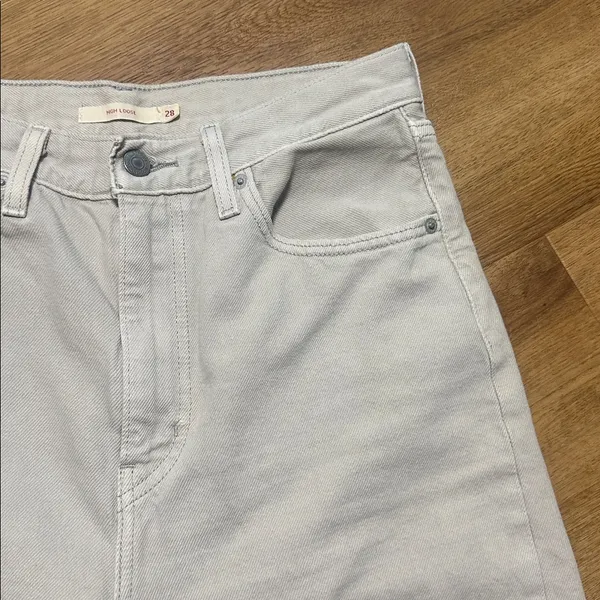 Levi's Women's High Loose Jeans in Mushrooms Grey‎ Size 28 - Image 4
