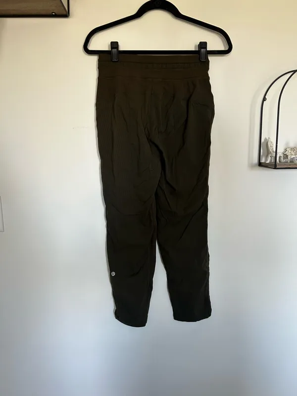 Lululemon Green Dance Studio‎ Crop Pants Size 4 - Image 2