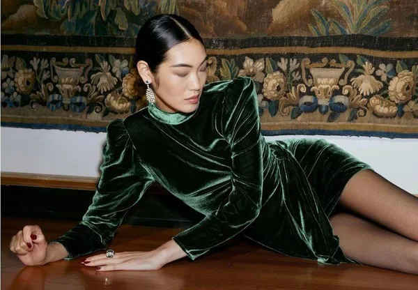 Reformation BURGUNDY green velvet mock neck long sleeve wrap mini dress size 6 - Image 4