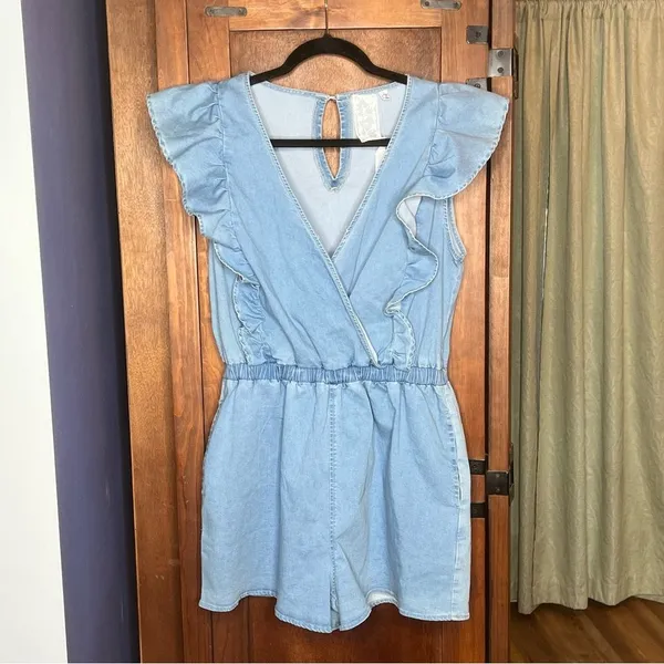 Sadie & Sage NEW Light Wash Denim Jean Ruffle Shorts Romper Summer Cottagecore L - Image 2