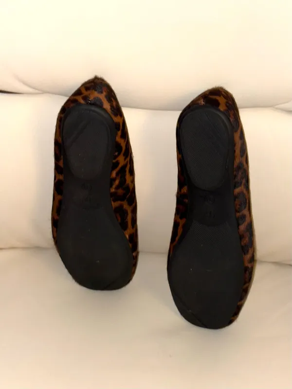 The shoes are Gentle Souls flats with a leopard print and a calfskin finish. - Image 6