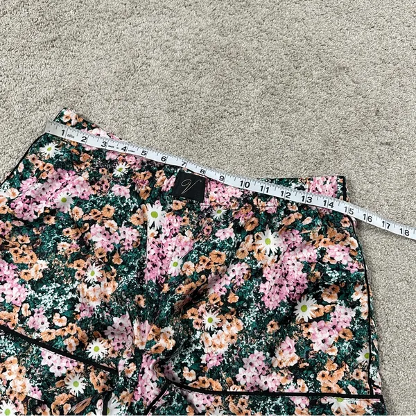 Victoria’s Secret Women’s Pajamas Set Satin Floral Cami Tank Top L & Shorts M - Image 8