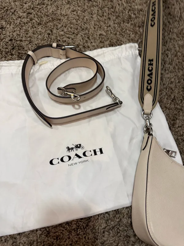 Coach Hobo Crossbody Shoulder Bag - Image 9